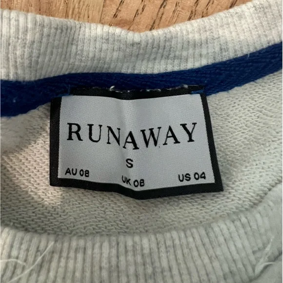 Runaway the Label Crewneck - Picture 4 of 5